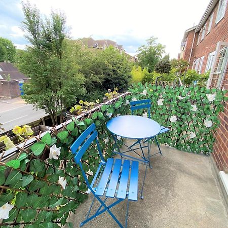 Redhill Town Centre 3 Bed House Near Gatwick Airport, Easy Commute To London Leilighet Eksteriør bilde