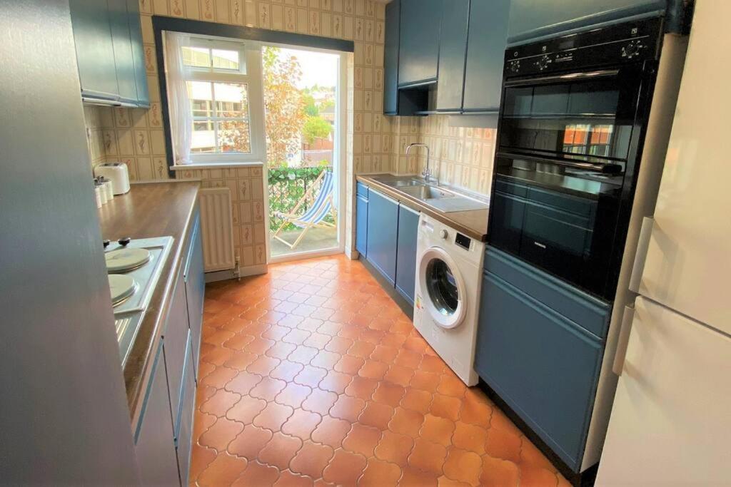 Redhill Town Centre 3 Bed House Near Gatwick Airport, Easy Commute To London Leilighet Eksteriør bilde