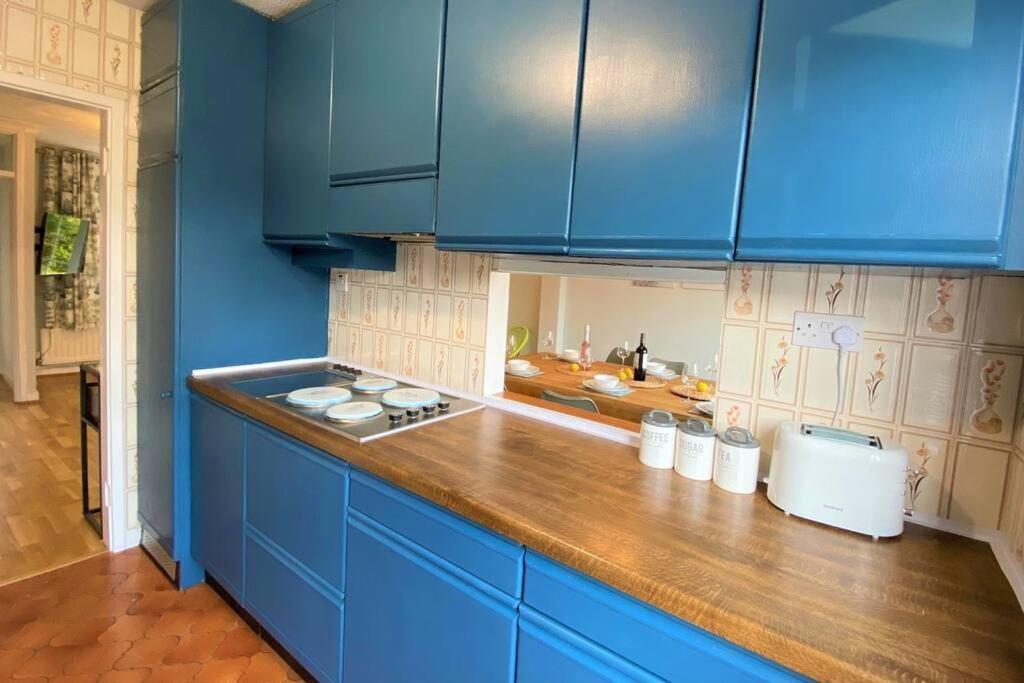 Redhill Town Centre 3 Bed House Near Gatwick Airport, Easy Commute To London Leilighet Eksteriør bilde