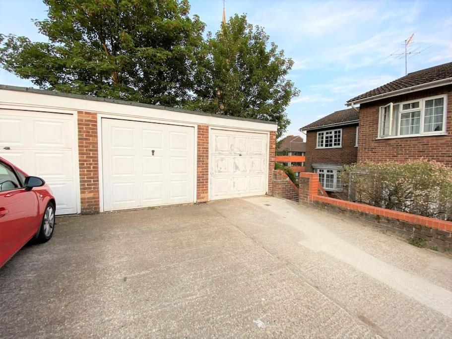 Redhill Town Centre 3 Bed House Near Gatwick Airport, Easy Commute To London Leilighet Eksteriør bilde