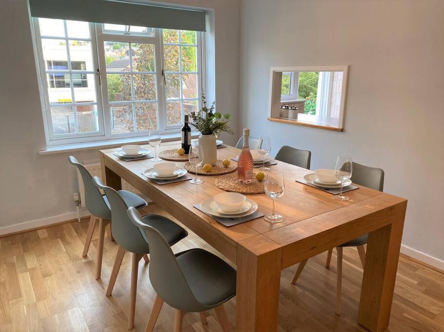Redhill Town Centre 3 Bed House Near Gatwick Airport, Easy Commute To London Leilighet Eksteriør bilde