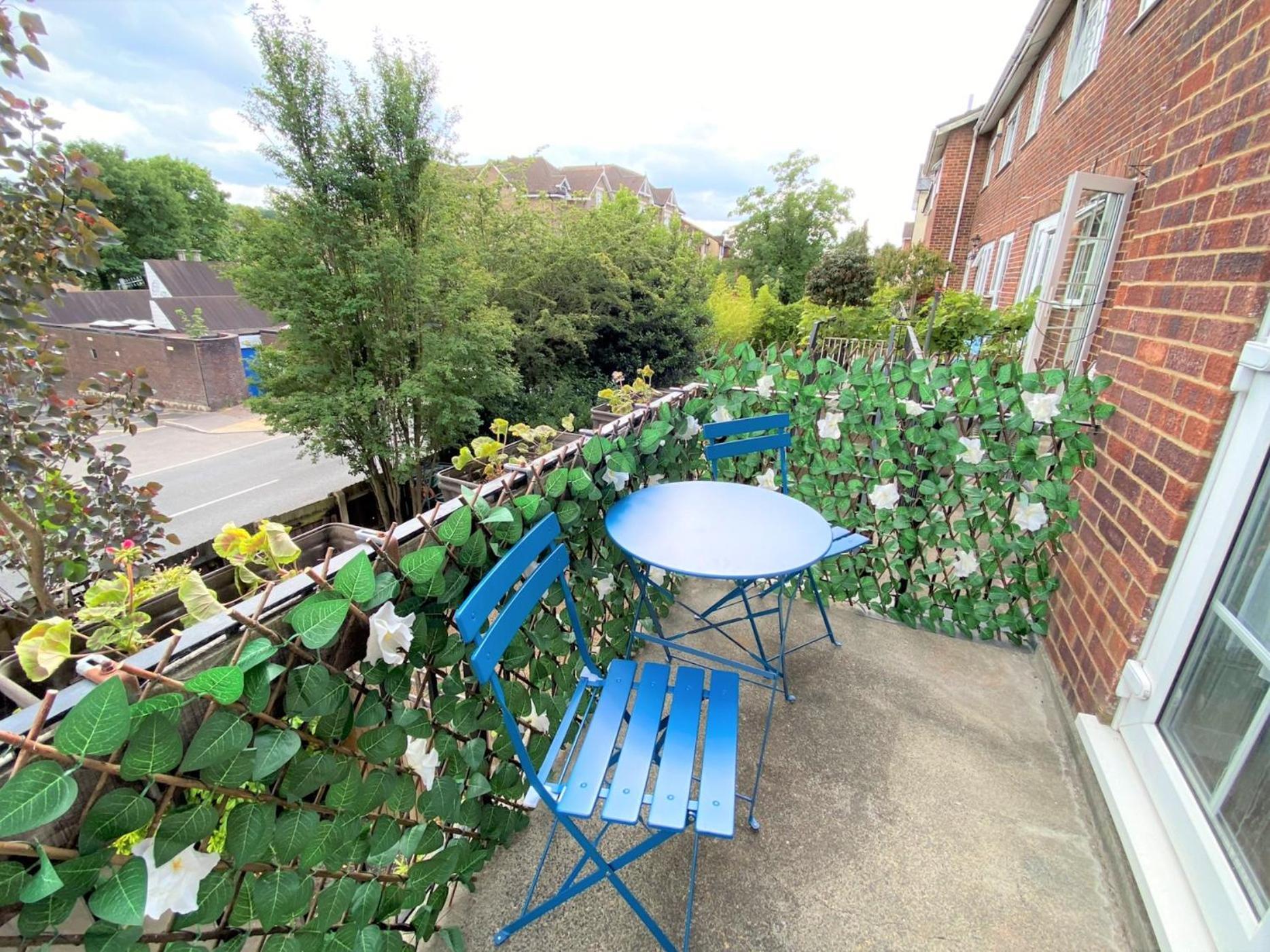 Redhill Town Centre 3 Bed House Near Gatwick Airport, Easy Commute To London Leilighet Eksteriør bilde